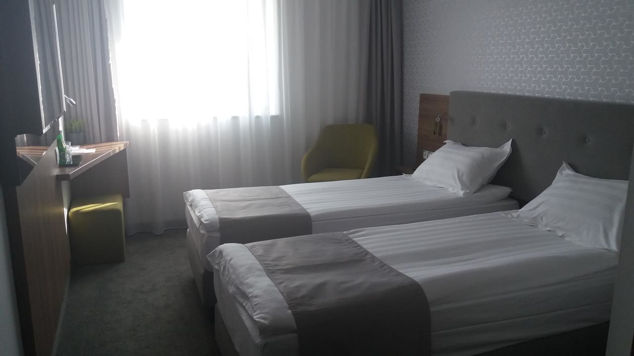 Отель Abton Hotel Лодзь